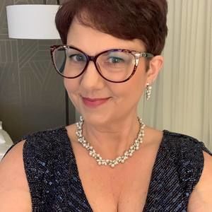 Meet your Posher, Connie